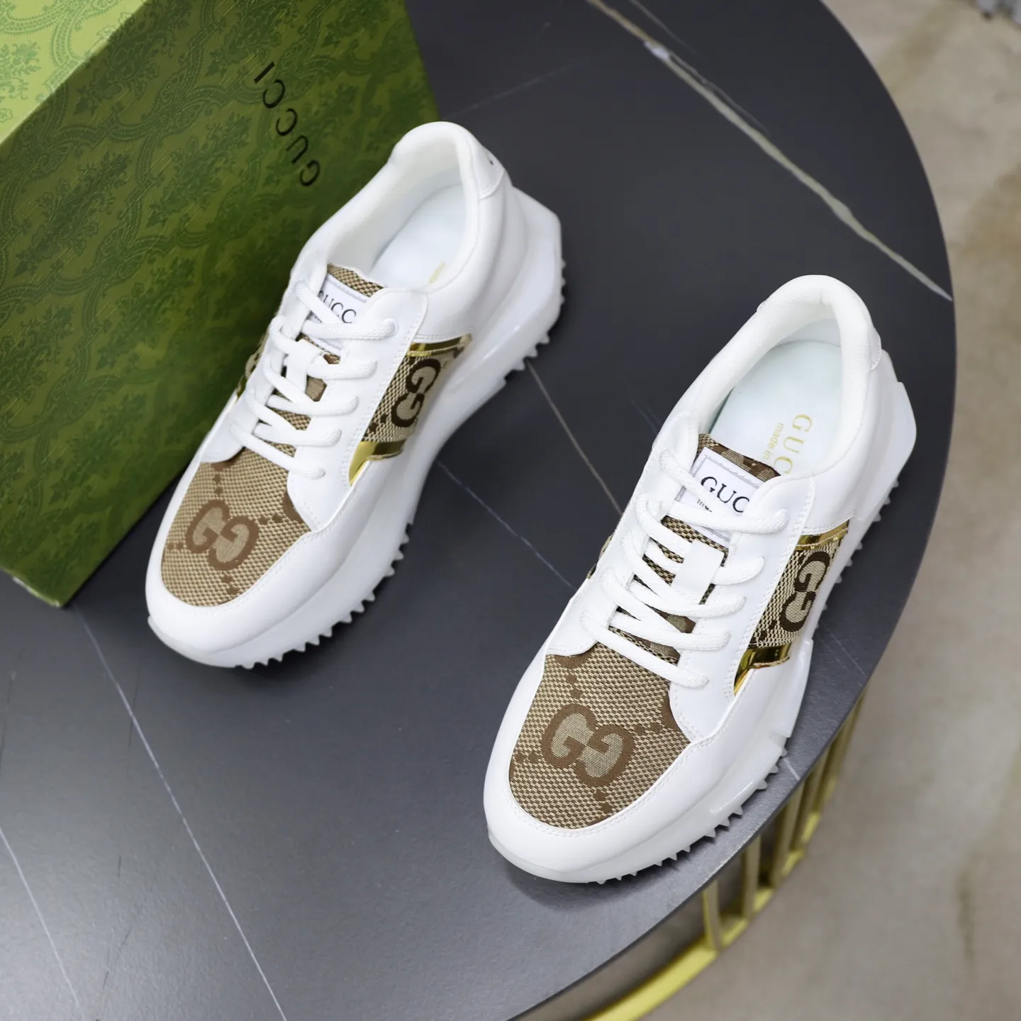 Ex-factory price: 462💰🙅‍♂️🙅‍♂️🙅‍♂️ Brand: GUCCI Standard code: 38-44 (45 customized) Grade: Same as the official website Material: Original material splicing Comfortable and breathable lining Lightweight and wear-resistant sports outsole Style category: Men's fashionable casual shoes Running sneakers Distinguished luxury brand elements Top luxury Color: actual picture color